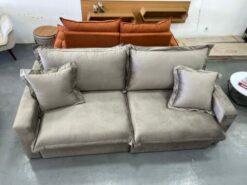 Sofá Retrátil 2,30 m E-80 Veludo Capuccino 1192 – SUPREMA ESTOFADOS