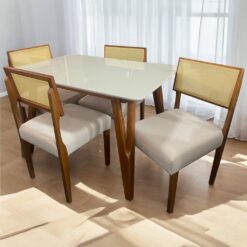 Mesa Siena 120 Mel/Off White com 4 Cadeiras Grécia Mel/Linho Bege – ART ASSENTOS + HR MOVELARIA