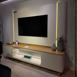 Painel + Rack Santorini Off White/Tauari Fosco – LINEA BRASIL